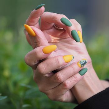 Ruhee nail art